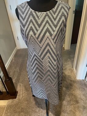 Calvin Klein Black & White Chevron Sleeveless Midi Dress